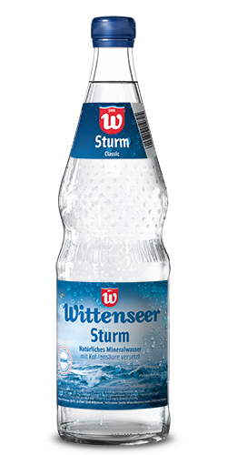 Flasche des erfrischend prickelnden Wittenseer Mineralwassers Sturm